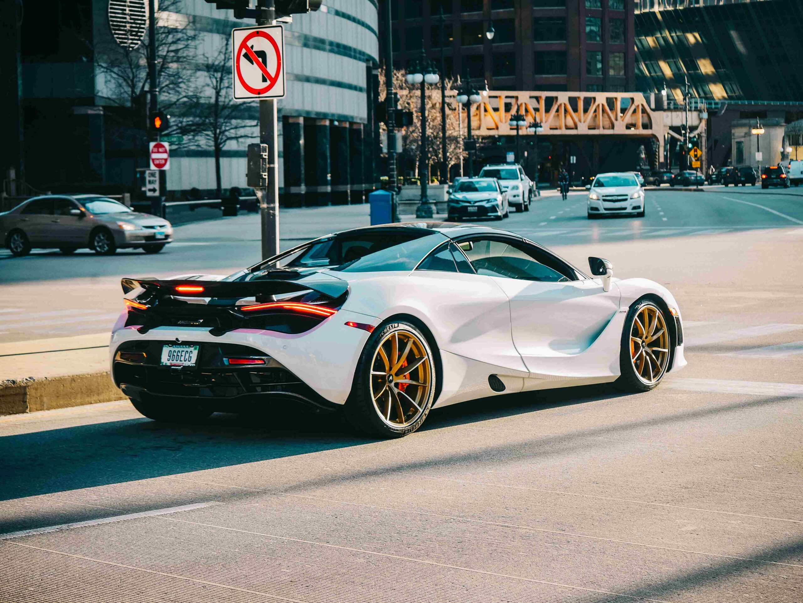DIFC Professionals’ Guide: What Car Makes You Look Successful Without Breaking Budget