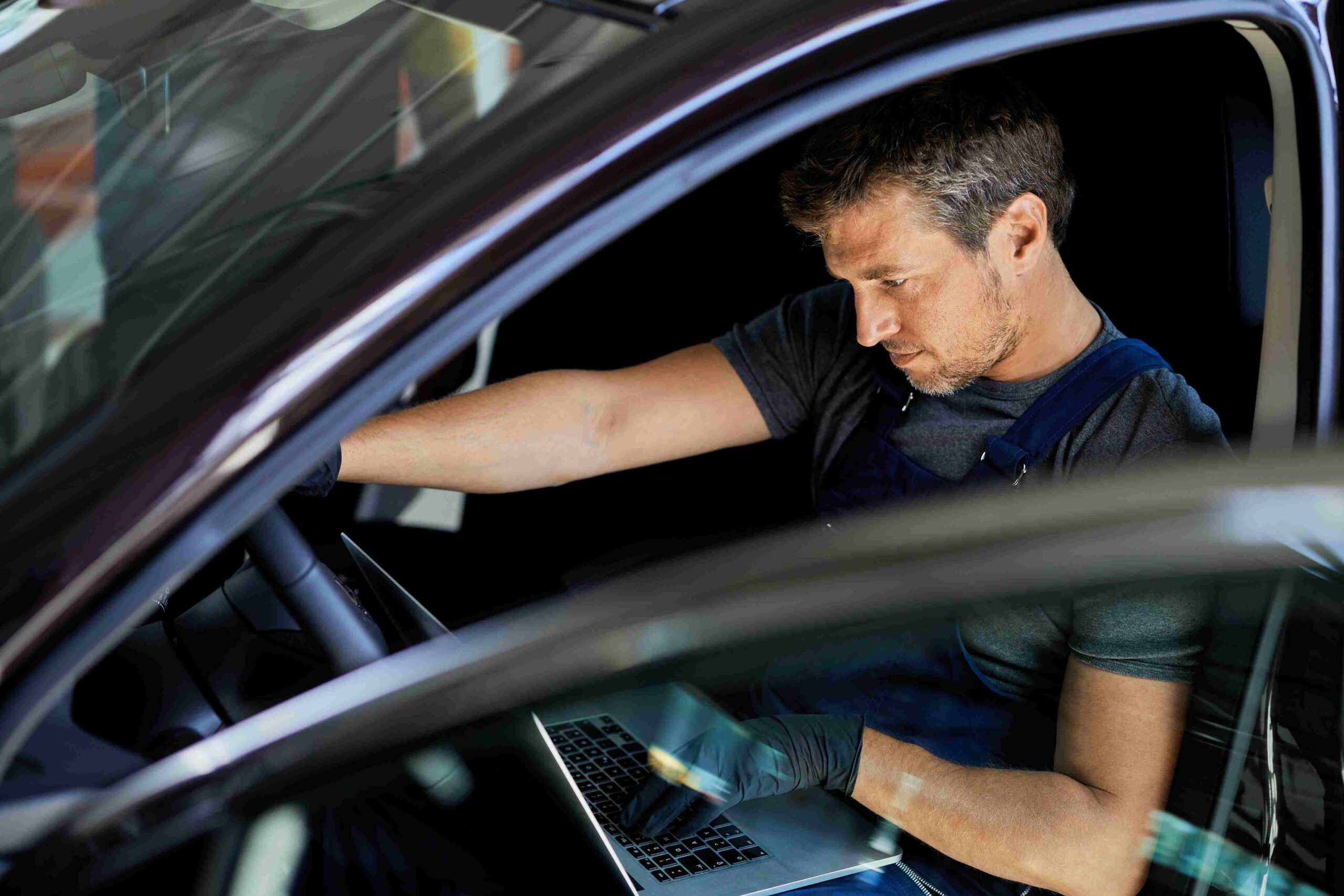 How Professional Car Windscreen Repair Helps Maintain Driving Safety
